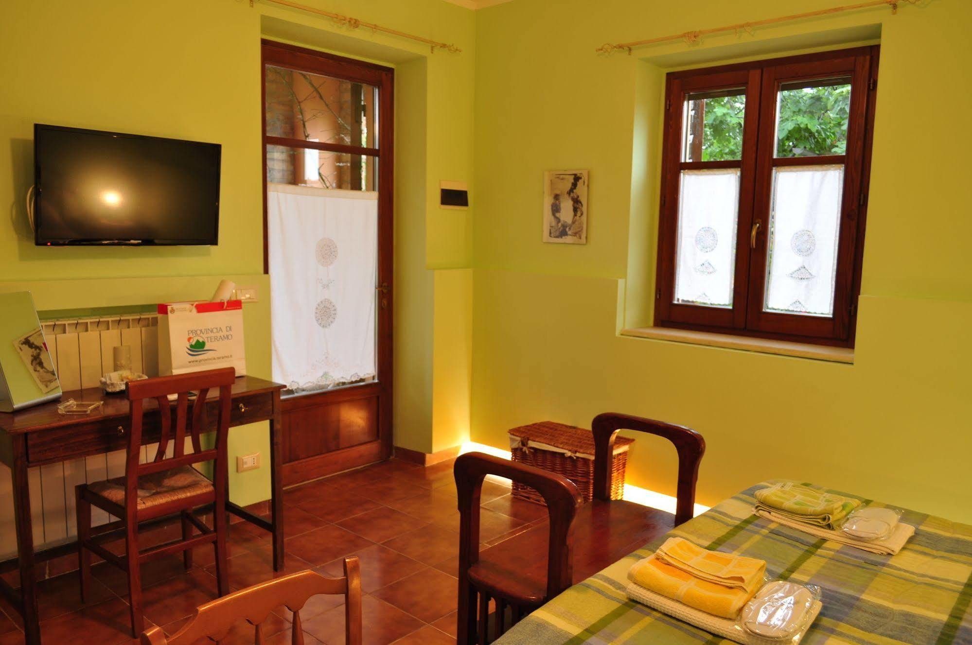 Isola Dei Calanchi Hotel Atri Bagian luar foto